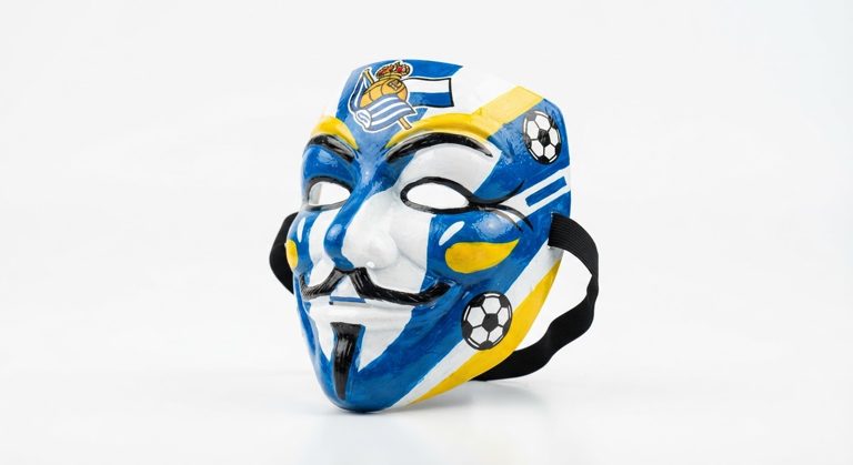 Masque supporter peint